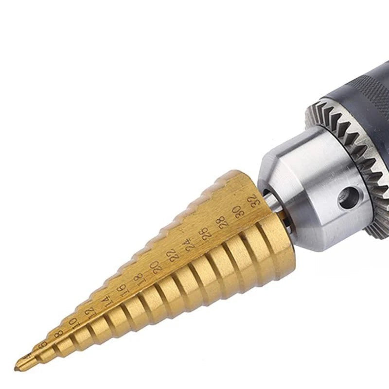 Broca escalonada hexagonal de metal dorado de Variedad Online con vástago de 6.35 mm y medidas grabadas de 4-32 mm.