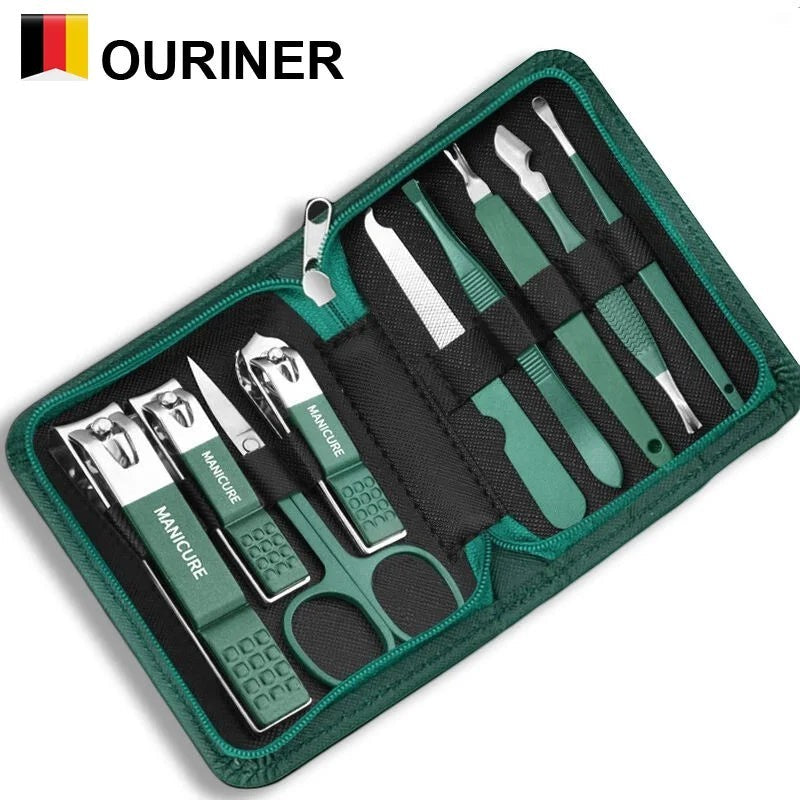 Estuche de manicura profesional de seis piezas de acero inoxidable en verde de Variedad Online, con cortaúñas, tijeras, lima y herramientas para cutículas.