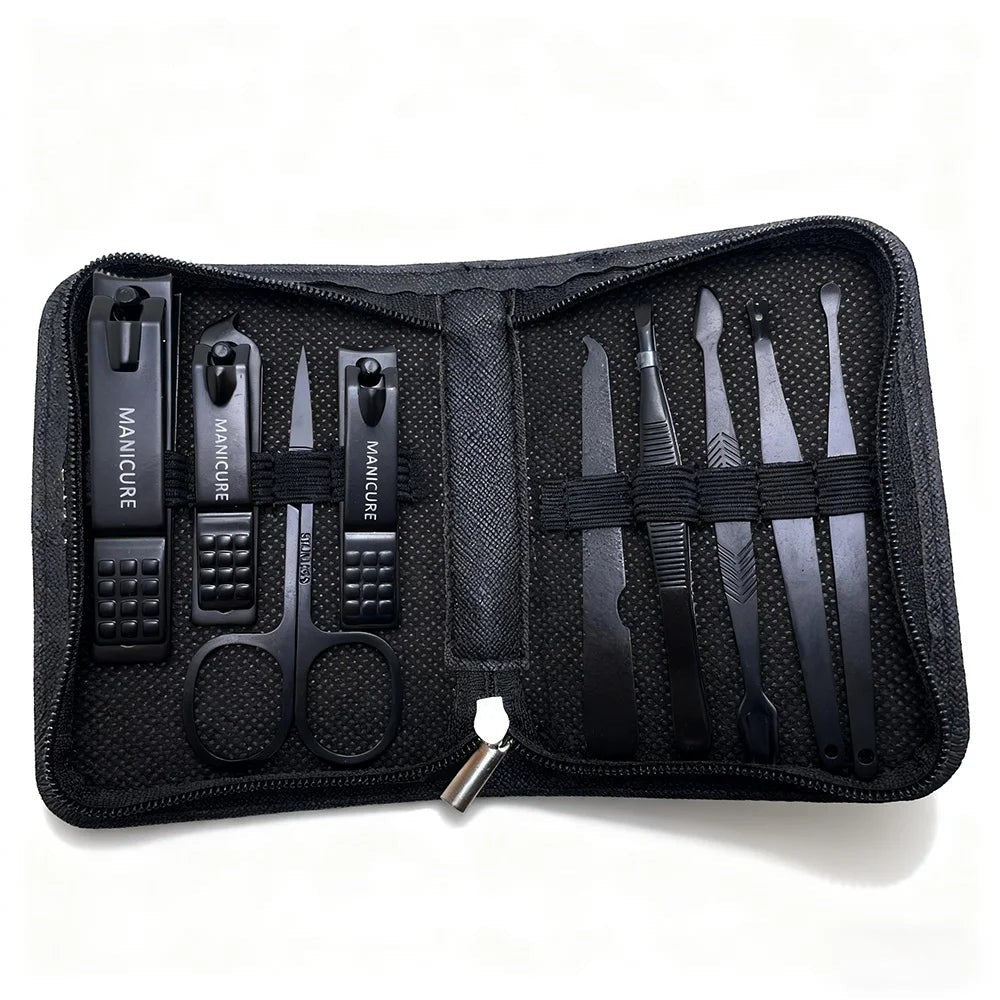Estuche de manicura profesional Variedad Online de seis piezas en acero inoxidable negro, con cortaúñas, tijeras, lima y pinzas.